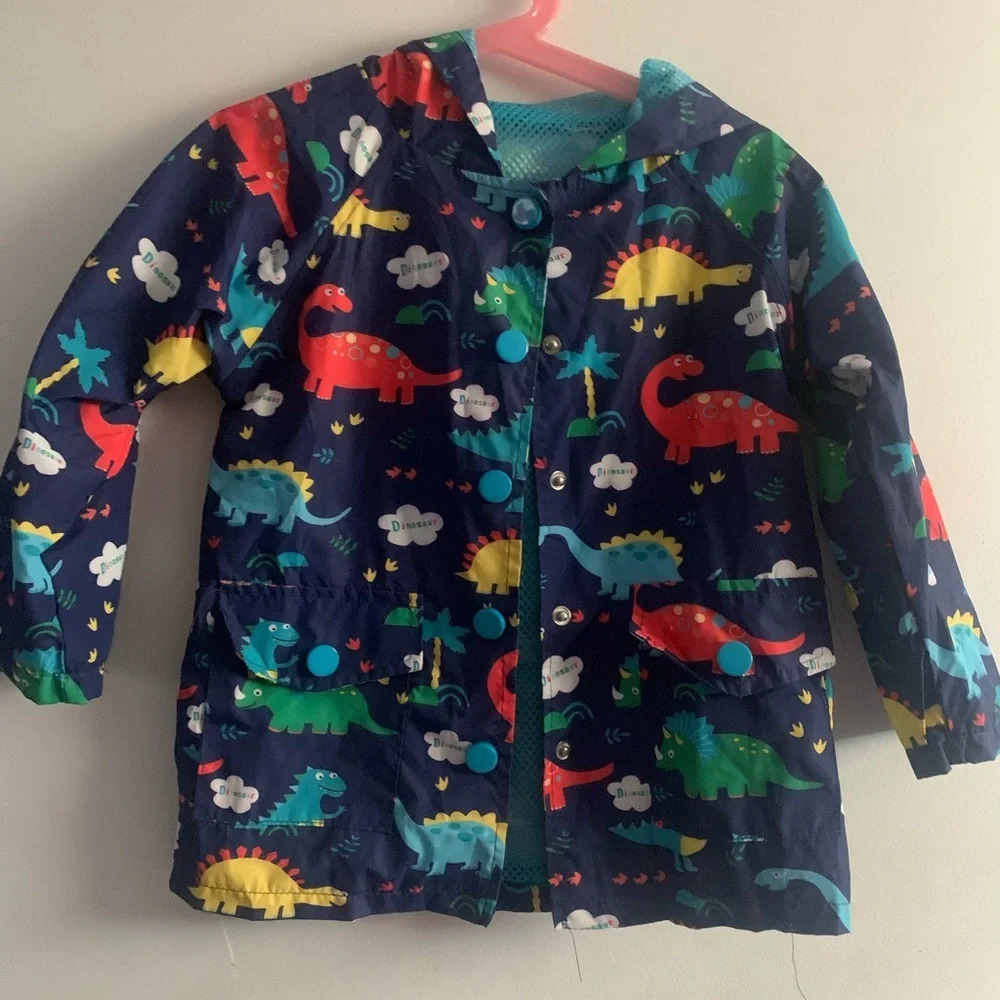 Boys 4T-5T raincoat like new